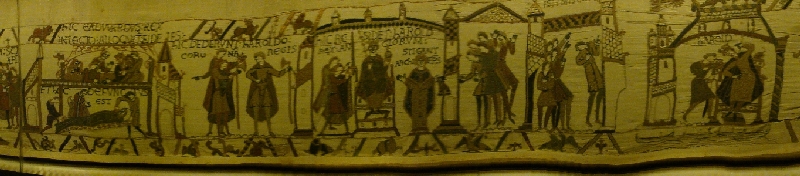 Panorama-Ausschnitt des Teppichs von Bayeux im Museum.