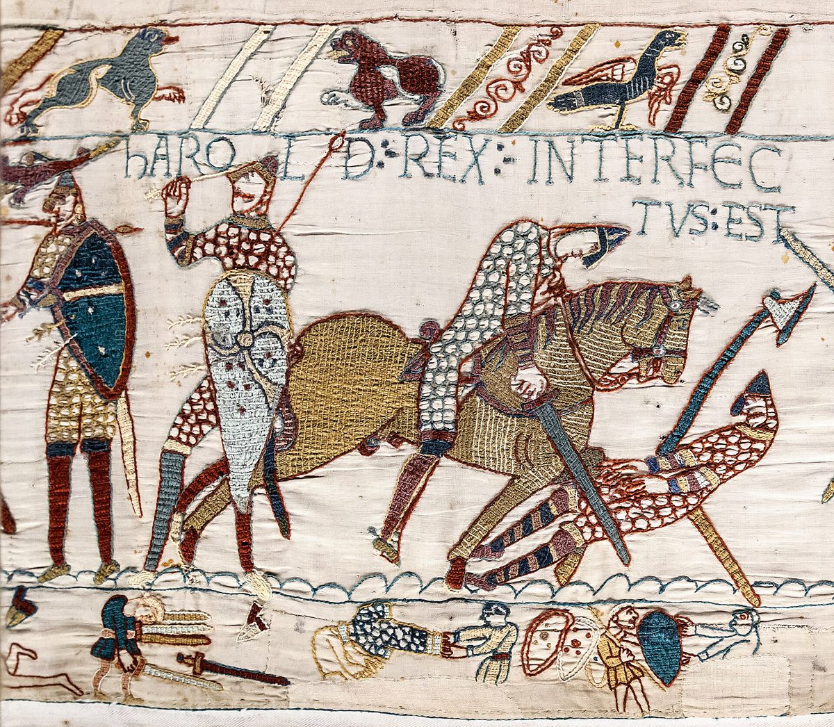 Teppich von Bayeux: König Harold fällt in der Schlacht von Hastings – Inschrift „Harold rex interfectus est“.